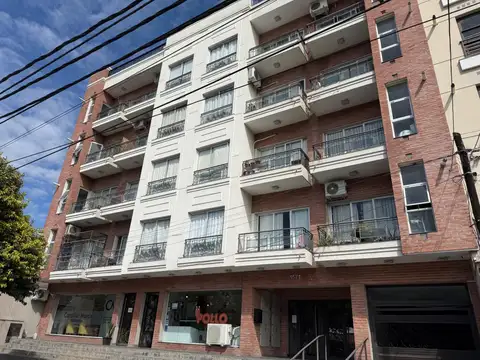 Av. Reyes Catolicos al 1500 dpto  1 dor