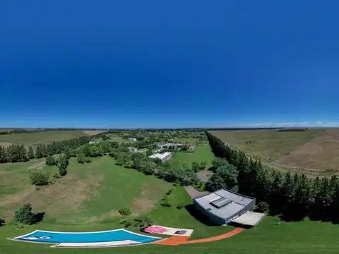 Casa en venta - 4 dormitorios 3 baños - 276mts2 - Haras del Sur II, La Plata [FINANCIADA]