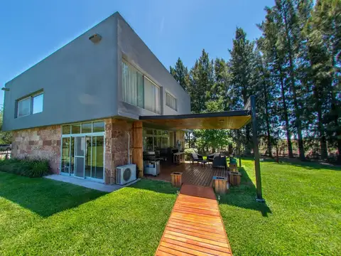 Casa 6 ambientes con 3 baños