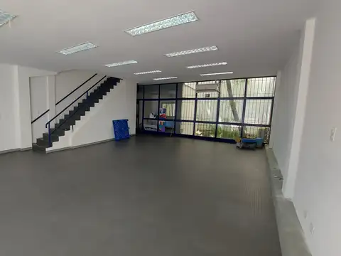 Oficina en alquiler en San Telmo - DUEÑO DIRECTO - SIN COMISIÓN - Oficina / Depósito / Local Comercial. Sobre Av. Independencia a metros de Av. 9 de Julio - San telmo - Centro - Puerto Madero - SIN EXPENSAS