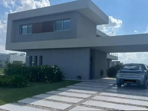 Casa en venta en Canning Barrio La Alameda
