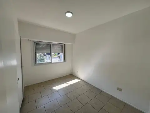 Departamento en Alquiler en Adrogue, $ 700.000