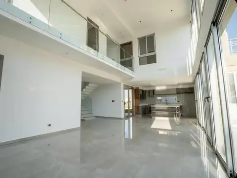 Casa 5 ambientes con 5 baños