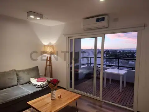 Av. 38 e/ 4 y 5 - Departamento en Venta al Frente con Balcón