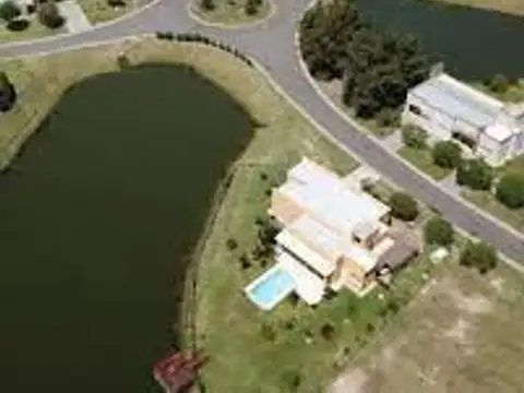 Vis. En Venta Lote A La Laguna, Barrio El Cazal.