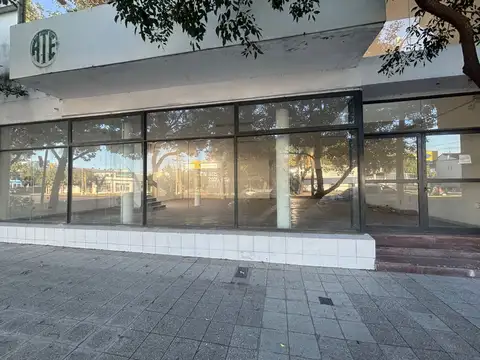 Local comercial sobre Boulevard Yrigoyen