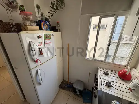 Venta departamento de dos ambientes al frente con balcón. Zona La Perla, Mar del Plata.