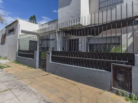 VENTA CASA 4 AMBIENTES + GALPON EN ESQUINA TABLADA