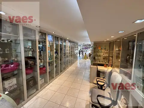 ALQUILER – Local comercial con amplia vidriera en pleno Centro de Córdoba