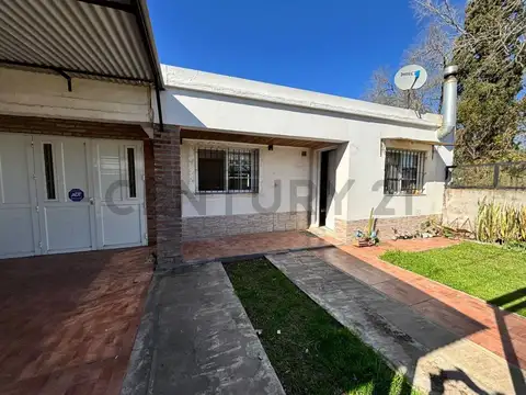 Casa en Venta, 2 Domitorios, Pileta en Ibarlucea