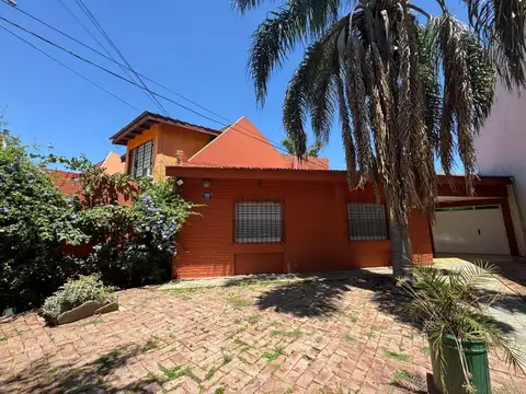 VENTA! Casa de 3amb c/ cochera-Apta Crédito. Centro Moreno