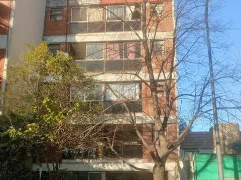 Alquiler- Monoambiente contrafrente con balcón