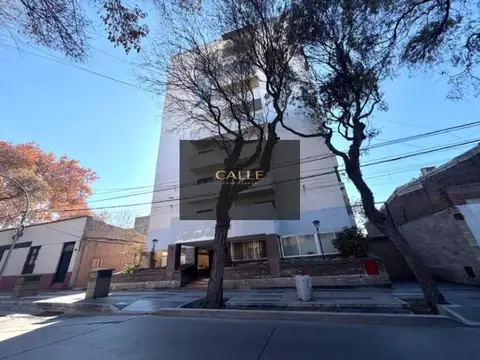 Departamento en venta c/ cochera en 1.ª Sección Parque Central