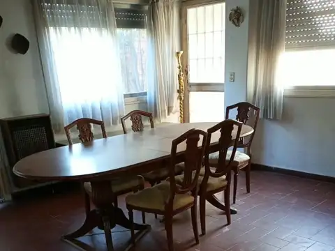 Casa 5 ambientes con 2 baños