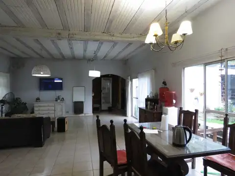 VENTA CASA 5 AMBIENTES - A REFACCIONAR-TORTUGUITAS