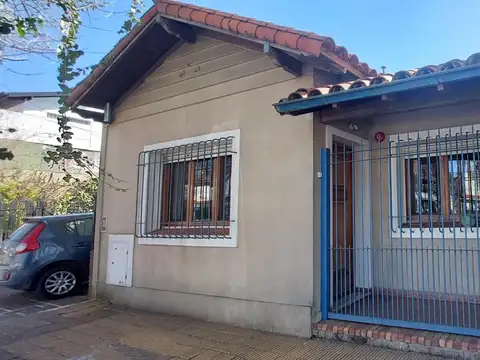 Chalet en 1 planta impecable con 2 dormis + escritor y patio