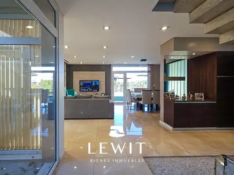 Venta casa gerencial | 3 dormitorios | Gimnasio | Bº Privado Costa Río | Neuquén