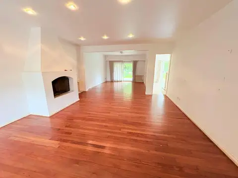 Casa 8 ambientes con 5 baños