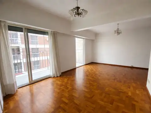 Venta depart. 3 amb. c/dep. en Flores c/balcón 