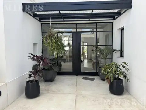 Casa 6 ambientes con 4 baños