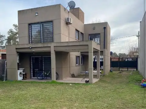 Casa en venta 4 ambientes en Tristan Suarez