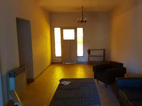 Casa 4 ambientes con 1 baño