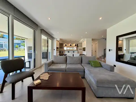 Casa en Venta con 5 cocheras