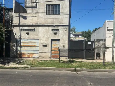 VENTA CASA  4 AMBIENTES EN MORON A REFACCIONAR