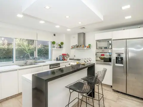 Casa 4 ambientes con 4 baños