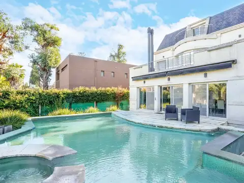 Venta Casa 4 Ambientes Pileta y Cochera Quilmes