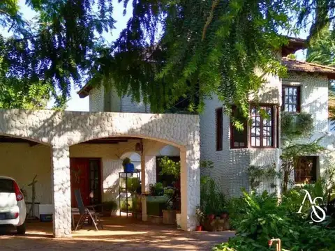 Casa 5 ambientes con 4 baños