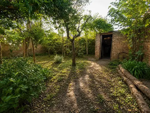 LOTE EN VENTA CON LOCAL Y CASA A RECICLAR QUILMES