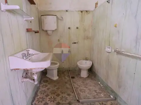 VENTA CASA A RECICLAR LA COMERCIAL