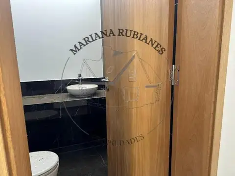 Casa 4 ambientes con 4 baños