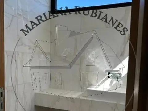 Casa en Venta con 6 cocheras