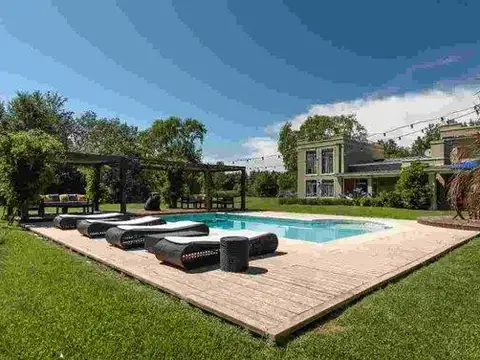 EL CARDENAL al 2800. SOLAR DE CAPILLA