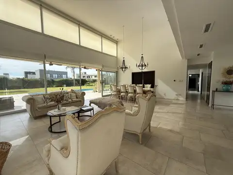 Venta casa 7 ambientes en El Rebenque, Canning