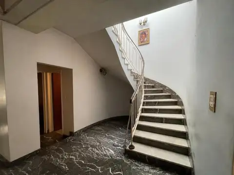Casa 6 ambientes con 4 baños