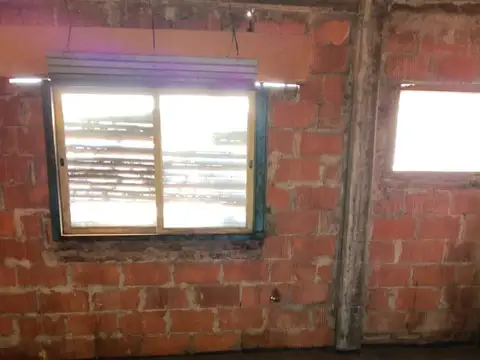 PH EN PRIMER PISO POR ESCALERA CON COCHERA Y TERRAZA
