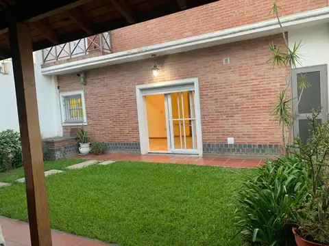 Casa 4 Ambientes con Garaje - Lanús Oeste.