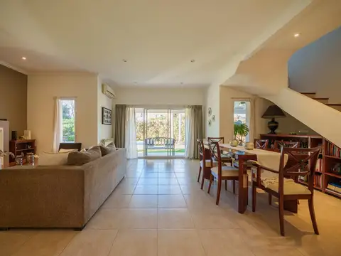 Casa en Venta con 6 cocheras