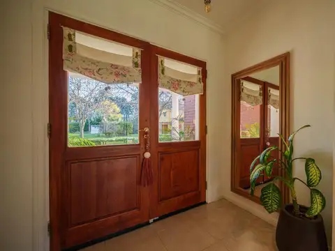 Casa 5 ambientes con 4 baños