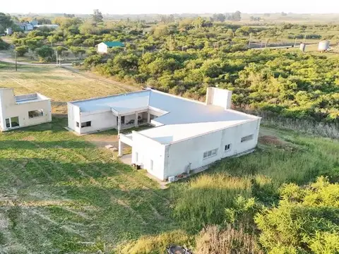 Casa en Venta con 4 cocheras