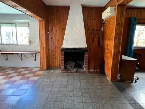 Casa en Alquiler con 2 cocheras