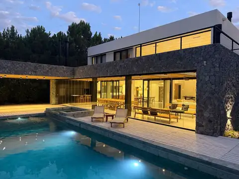 Casa en Venta en Costa Esmeralda, USD 1.600.000