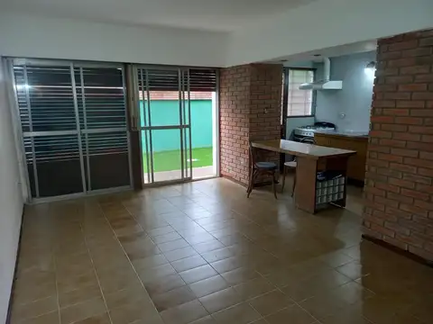 Liniers 200, Piso PB