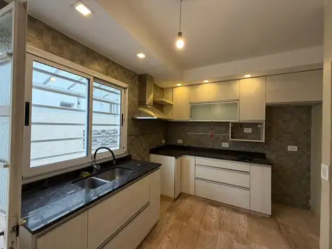 ALQUIER DUPLEX 3 AMBIENTES  CON COCHERA EN BERNAL