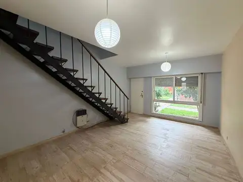 Casa en Alquiler en Bernal, $ 700.000