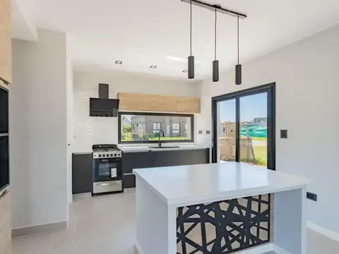 Casa 4 ambientes con 3 baños