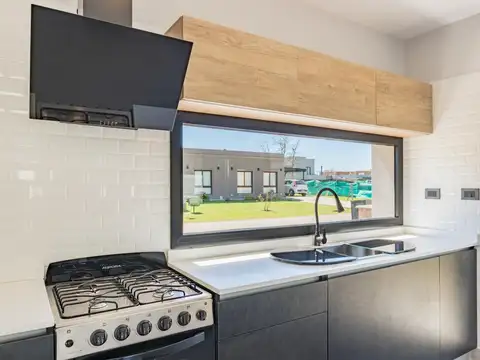 Casa 4 ambientes con 3 baños